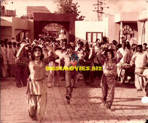 Anari (1975) Movie Still