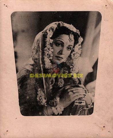 Aag  1948 - Movie Still - www.desimovies.biz