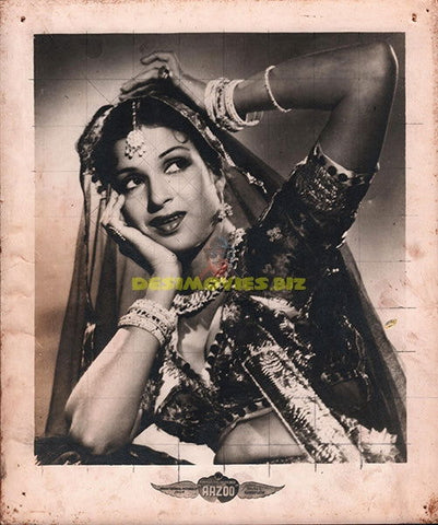 Arzoo (1950) Bollywood Movie Still - www.desimovies.biz