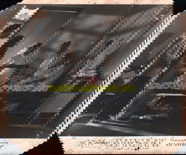 Barsaat - (1949) Bollywood Movie Still - www.desimovies.biz