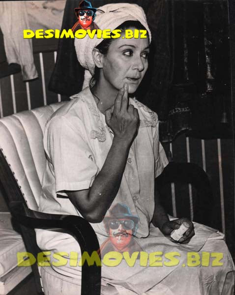 Nayyar Sultana (Lollywood Star) Movie Still 2 - www.desimovies.biz