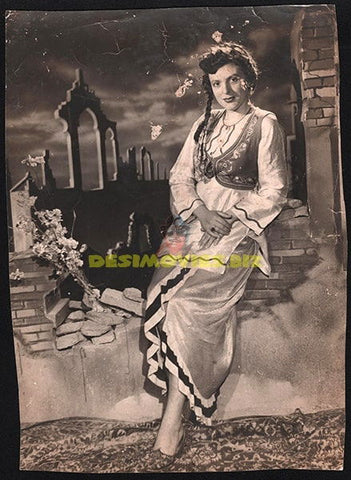 (1950) Bollywood Movie Still - www.desimovies.biz