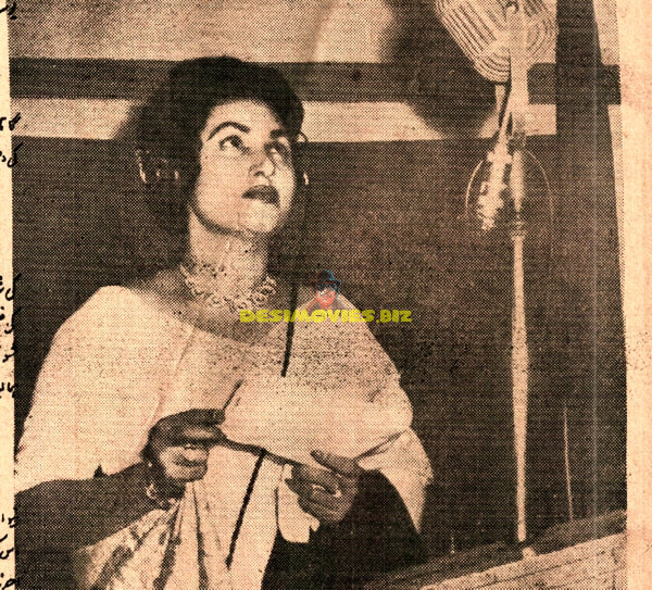 Noor Jehan - in the recording studio - www.desimovies.biz