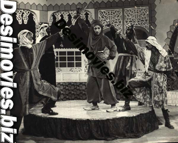 Aab e Hayat (1982) Movie Still - www.desimovies.biz