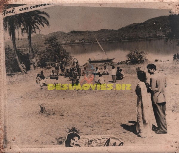 Aag (1948) Bollywood Movie Still - www.desimovies.biz