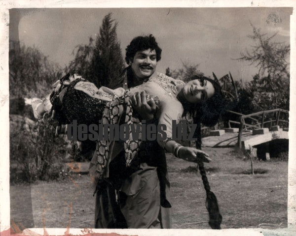 Aaliya & Iqbal Hassan - Lollywood Stars - www.desimovies.biz