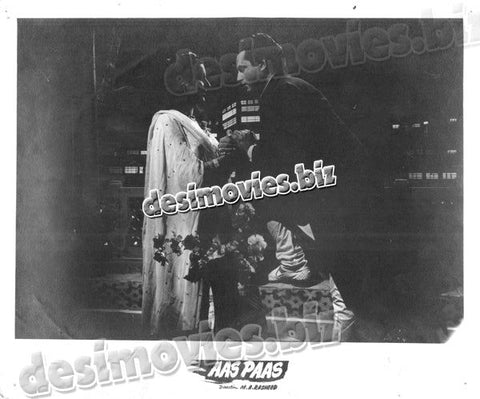 Aas Paas (1957) Movie Still 5 - www.desimovies.biz