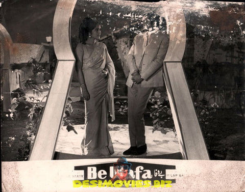 Bewafa (1970) Still - www.desimovies.biz
