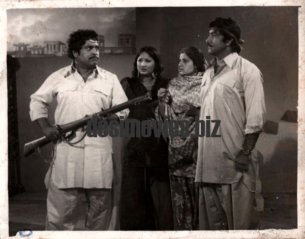 Chakori, Mustafa Qureshi, Seema, Iqbal Hassan - Lollywood Stars - www.desimovies.biz
