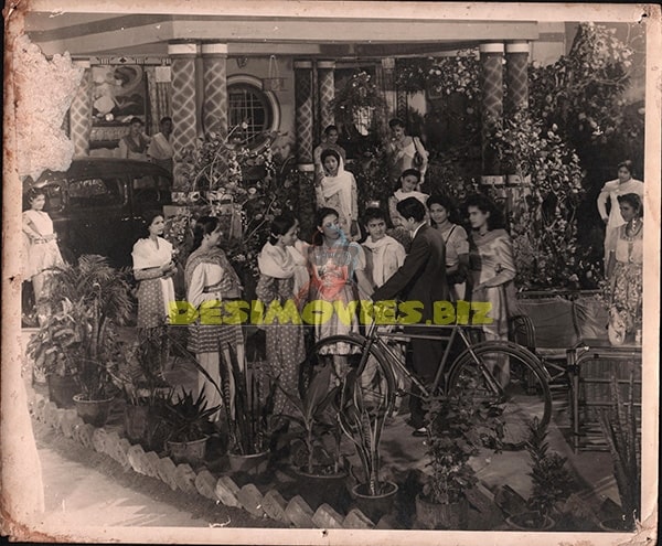 Ghungroo (1952) Movie Still - www.desimovies.biz