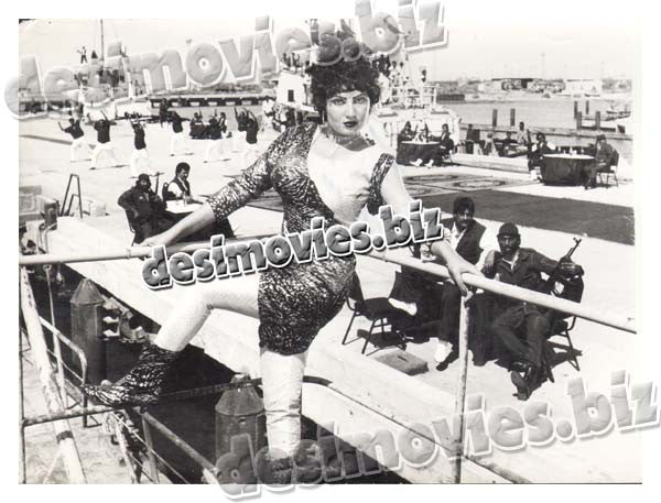 Teen Yakkay Teen Chakkay (1991) Movie Still 8 - www.desimovies.biz