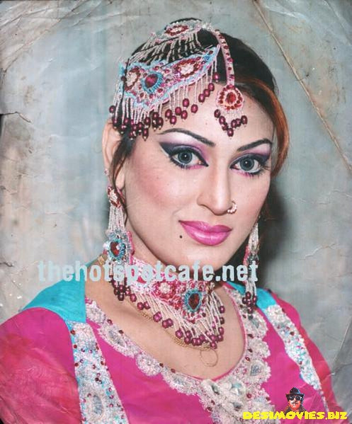 Lollywood Movie Still - Pashto Beauty - www.desimovies.biz