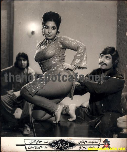 Oochay Khan (1982) Movie Still - www.desimovies.biz