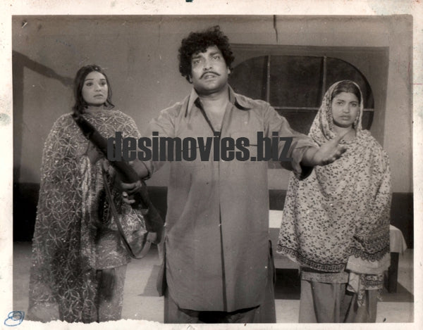 Iqbal Hassan, Nabeela, Aalia - Lollywood Stars - www.desimovies.biz