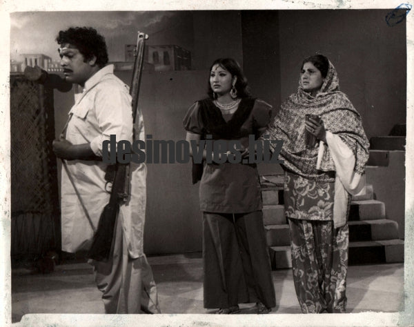 Iqbal Hassan , Chakori, Seema - Lollywood Stars - www.desimovies.biz