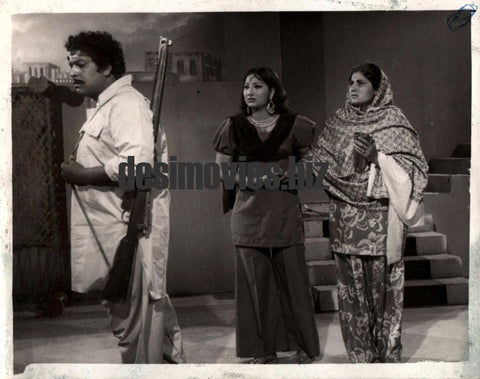 Iqbal Hassan , Chakori, Seema - Lollywood Stars