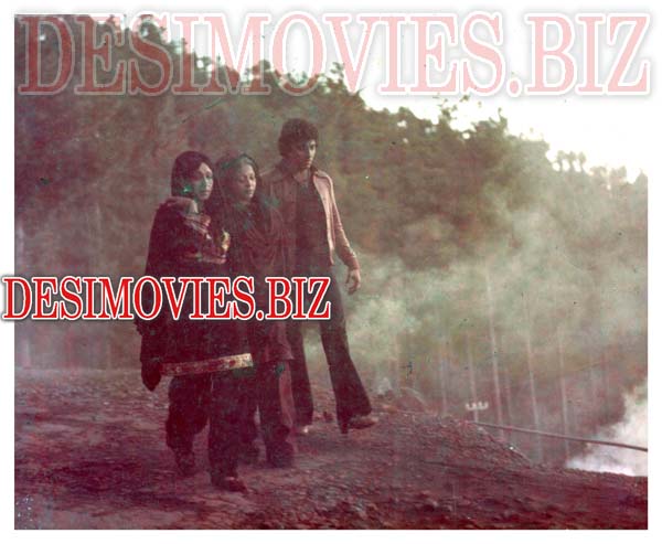 Goonj (1977) Movie Still - www.desimovies.biz