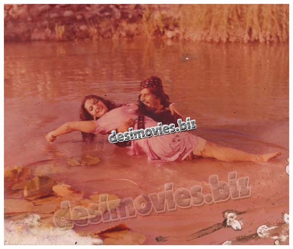 Kashmakash (1979) Movie Still 1