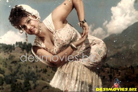 Lollywood Movie Still - Posing Beauty - www.desimovies.biz