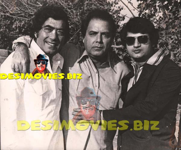 Pic of Santosh Kumar Family  (Lollywood Star) Movie Still - www.desimovies.biz