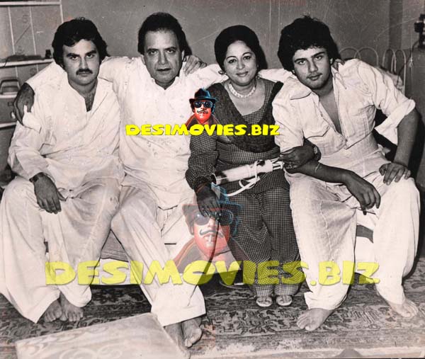 Pic of Santosh Kumar Family  (Lollywood Star) Movie Still 3 - www.desimovies.biz