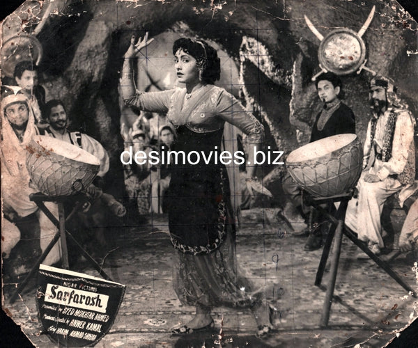Sarfarosh (1956) Movie Still 2 - www.desimovies.biz