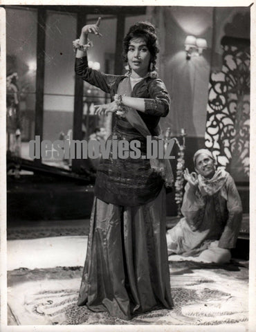 Aurat Ek Kahani (1963) Husna still - Lollywood Stars